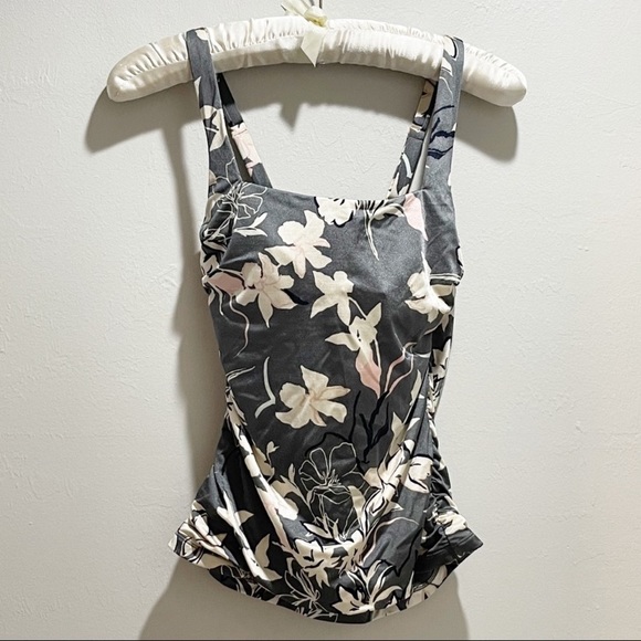 COPY - 🎩 Athleta Aqualuxe Wildflower Tankini - Picture 2 of 13